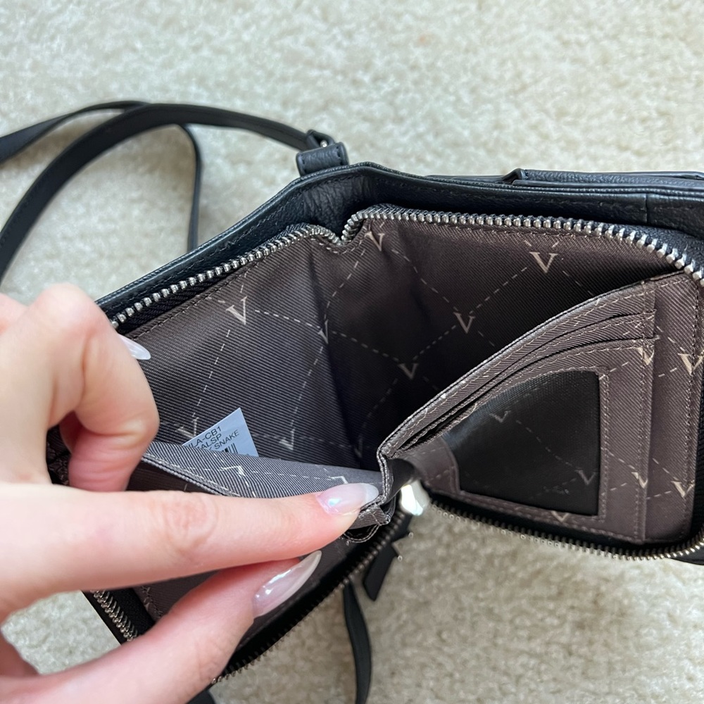 Vince Camuto wallet - Picture 2 of 7